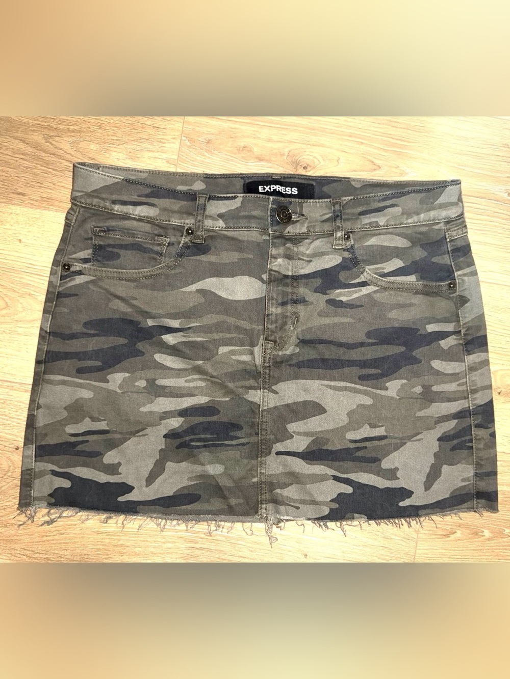 Express Camo Mini Skirt Raw Hem Sz 8 Y2K